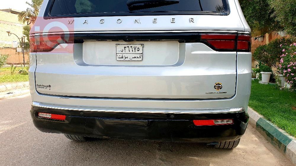 Jeep Grand Wagoneer
